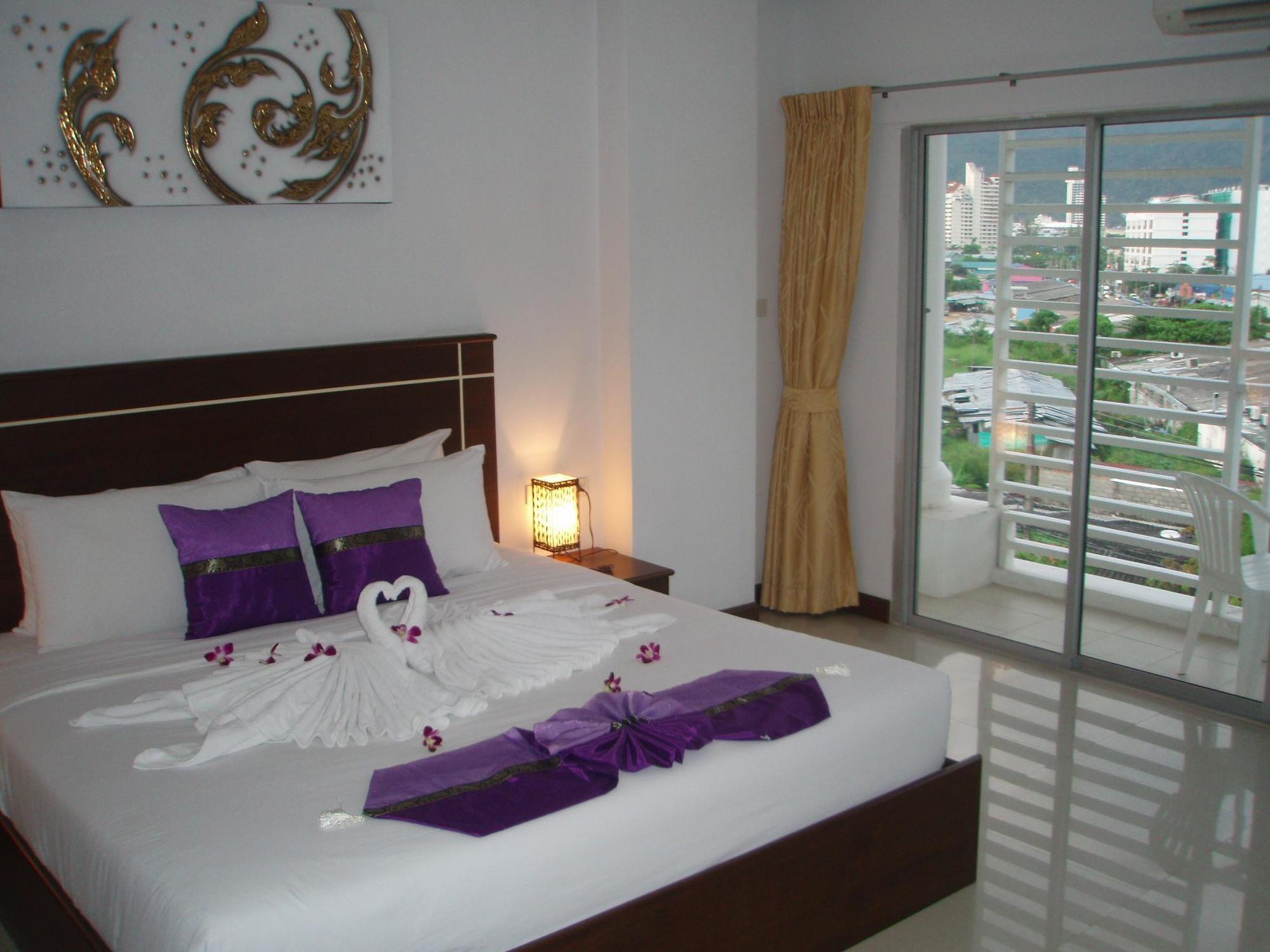 Soleluna Hotel Patong Exterior photo