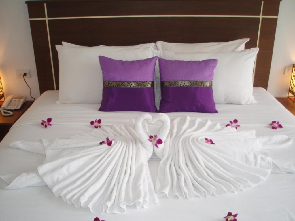 Soleluna Hotel Patong Exterior photo